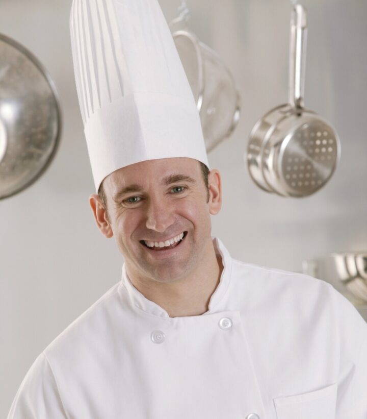 cuisinier avec toque jetable cuisinier avec toque jetable