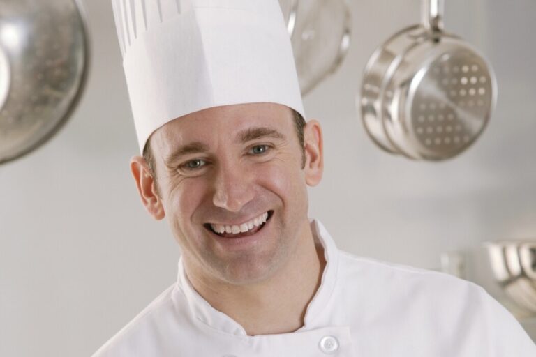 cuisinier avec toque jetable cuisinier avec toque jetable